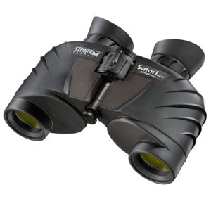 Safari UltraSharp 8x30 Fernglas auf weissem Grund
